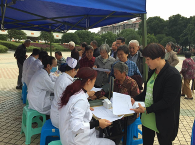 昆山虹橋醫(yī)院攜手中華園社區(qū)舉辦大型義診活動 愛在深秋，共筑健康家園